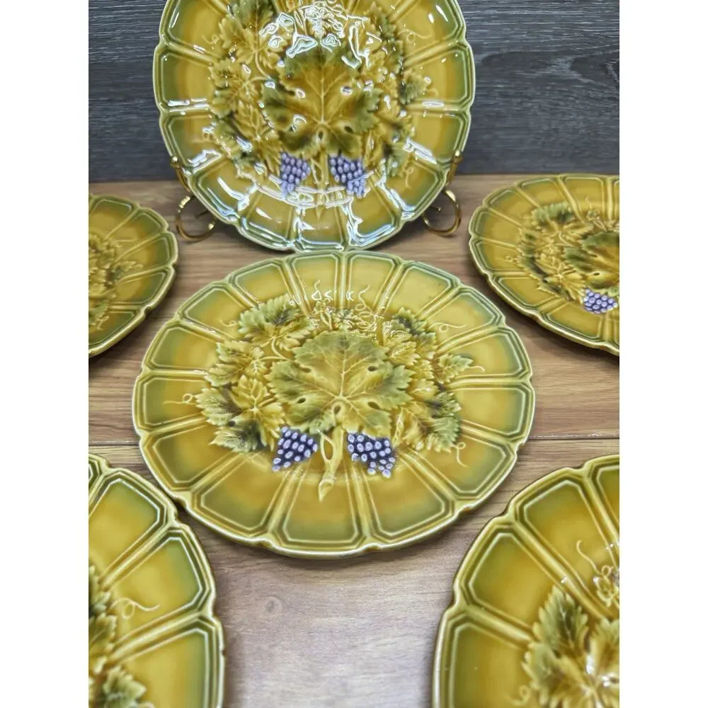 VTG PV France Majolica Green Grape Leaf Scalloped Plates 7-5/8